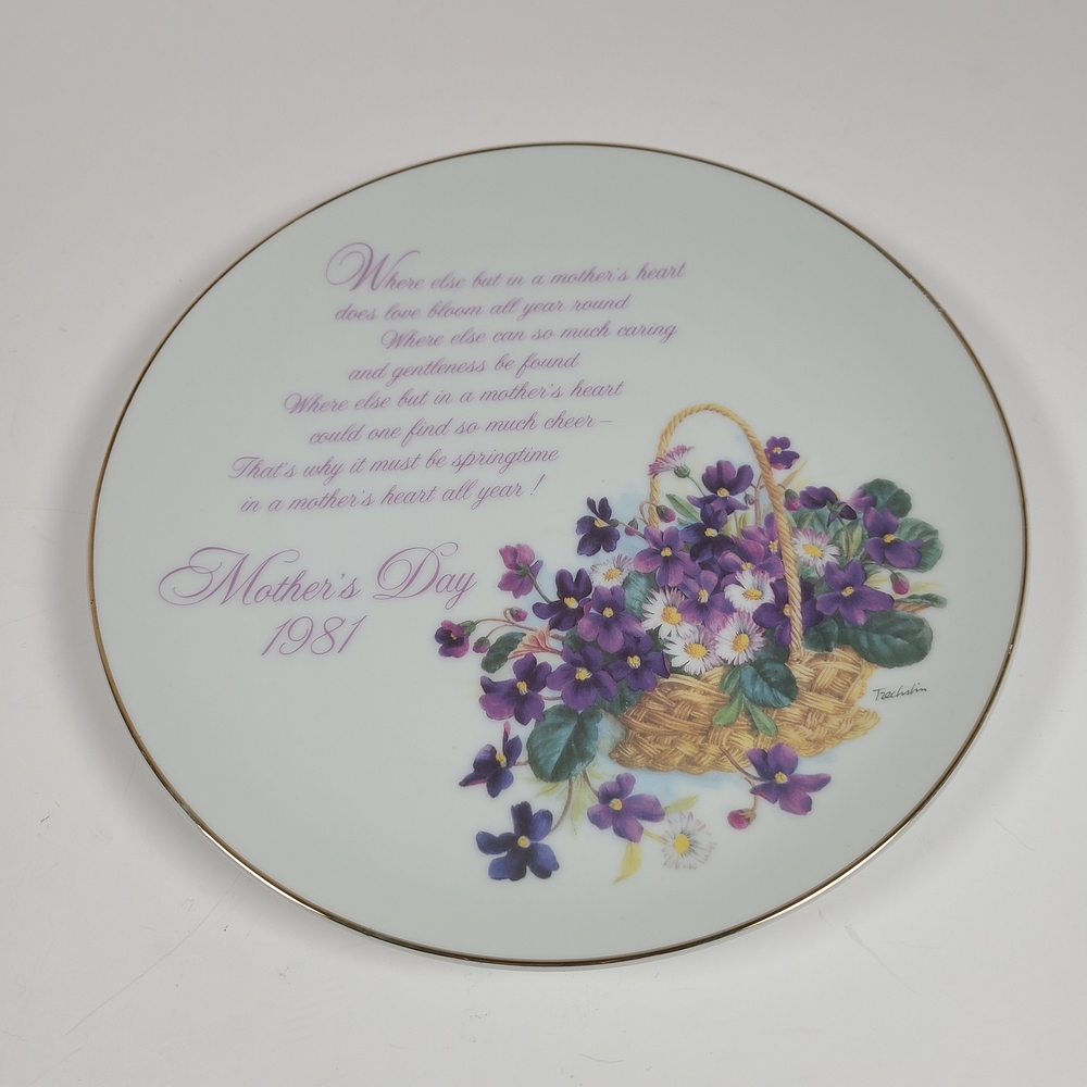 Vintage 1981 Floral Violetes Decorative Plate